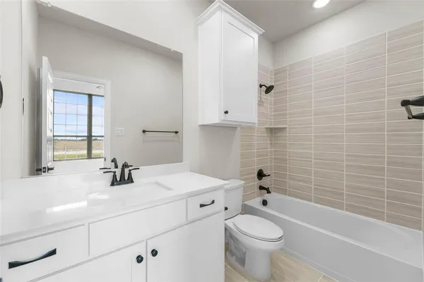 $619,903 | 140 Lila Lake Drive, Waxahachie, TX 75165