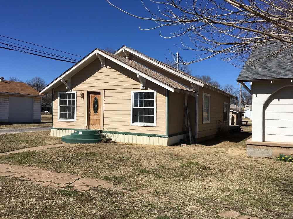 521 Grove Street Perry, OK 73077 - Photo 1 of 14 Gallery Image 1