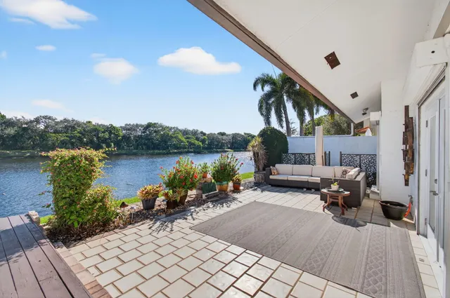 $685,000 | 23145 Via Stel, Boca Raton, FL 33433