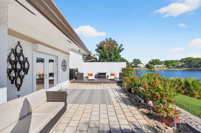 $685,000 | 23145 Via Stel, Boca Raton, FL 33433