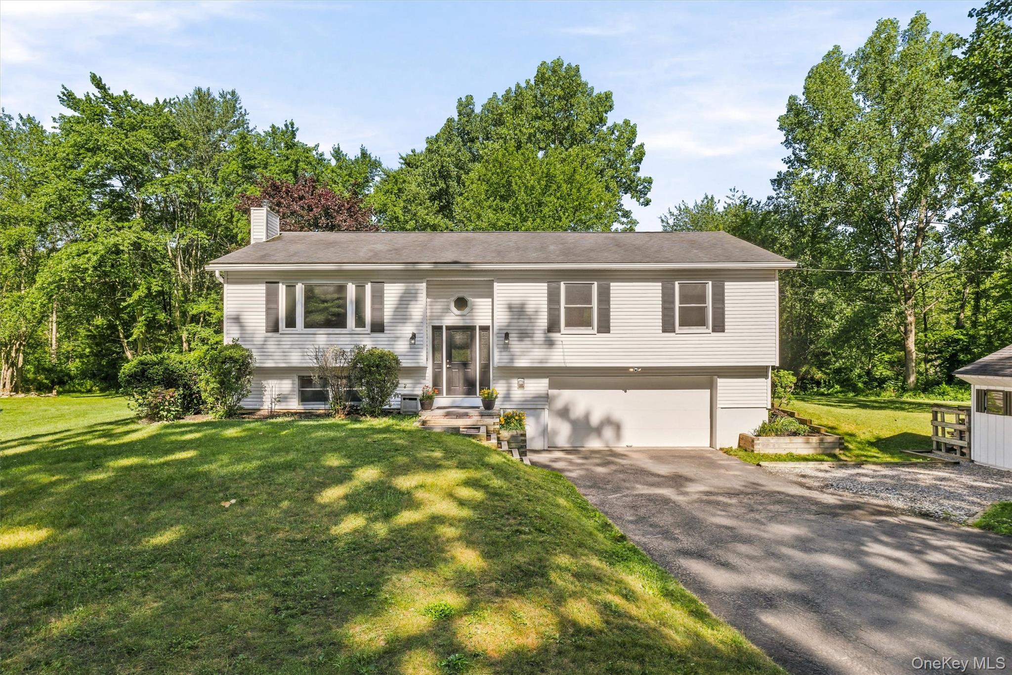 74 Peach Road Poughkeepsie, NY 12601 - Photo 4 of 38