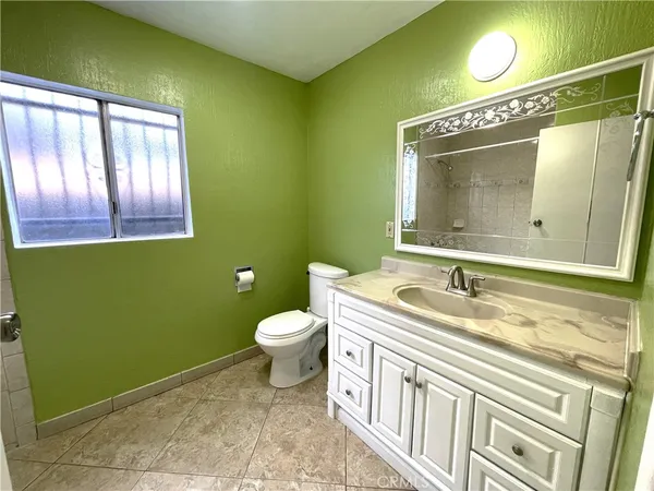 $1,800 | 10802 Grape Street, Los Angeles, CA 90059