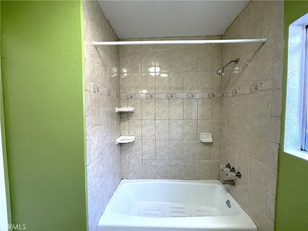 $1,800 | 10802 Grape Street, Los Angeles, CA 90059