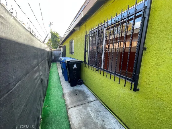 $1,800 | 10802 Grape Street, Los Angeles, CA 90059
