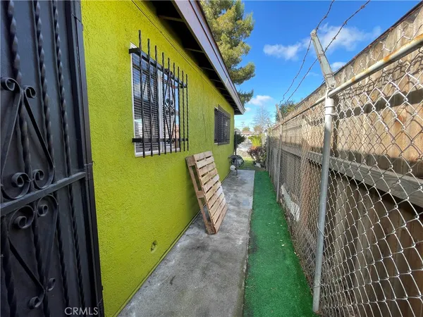 $1,800 | 10802 Grape Street, Los Angeles, CA 90059