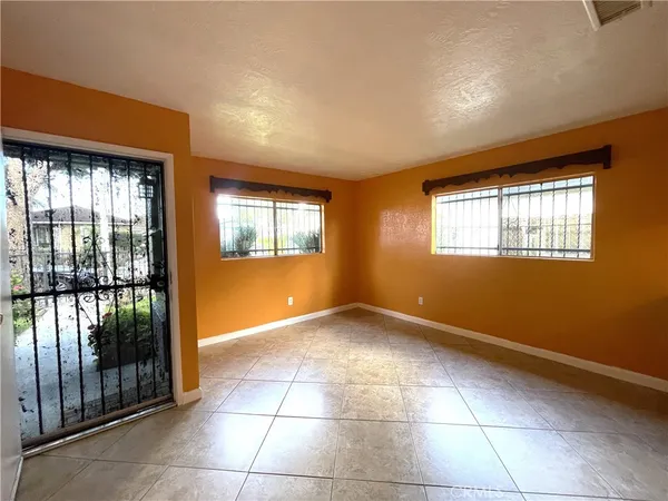 $1,800 | 10802 Grape Street, Los Angeles, CA 90059