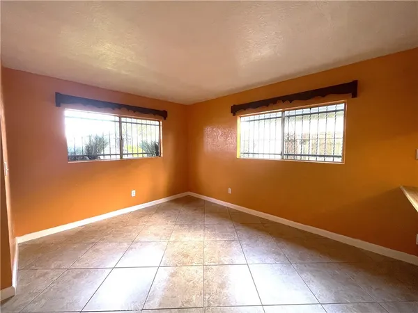 $1,800 | 10802 Grape Street, Los Angeles, CA 90059