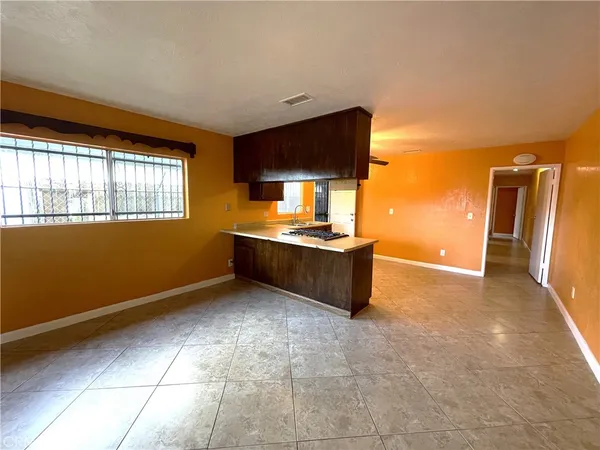 $1,800 | 10802 Grape Street, Los Angeles, CA 90059