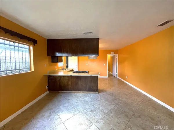 $1,800 | 10802 Grape Street, Los Angeles, CA 90059