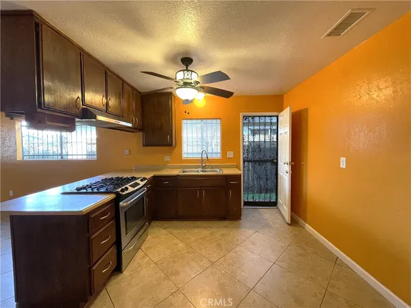 $1,800 | 10802 Grape Street, Los Angeles, CA 90059