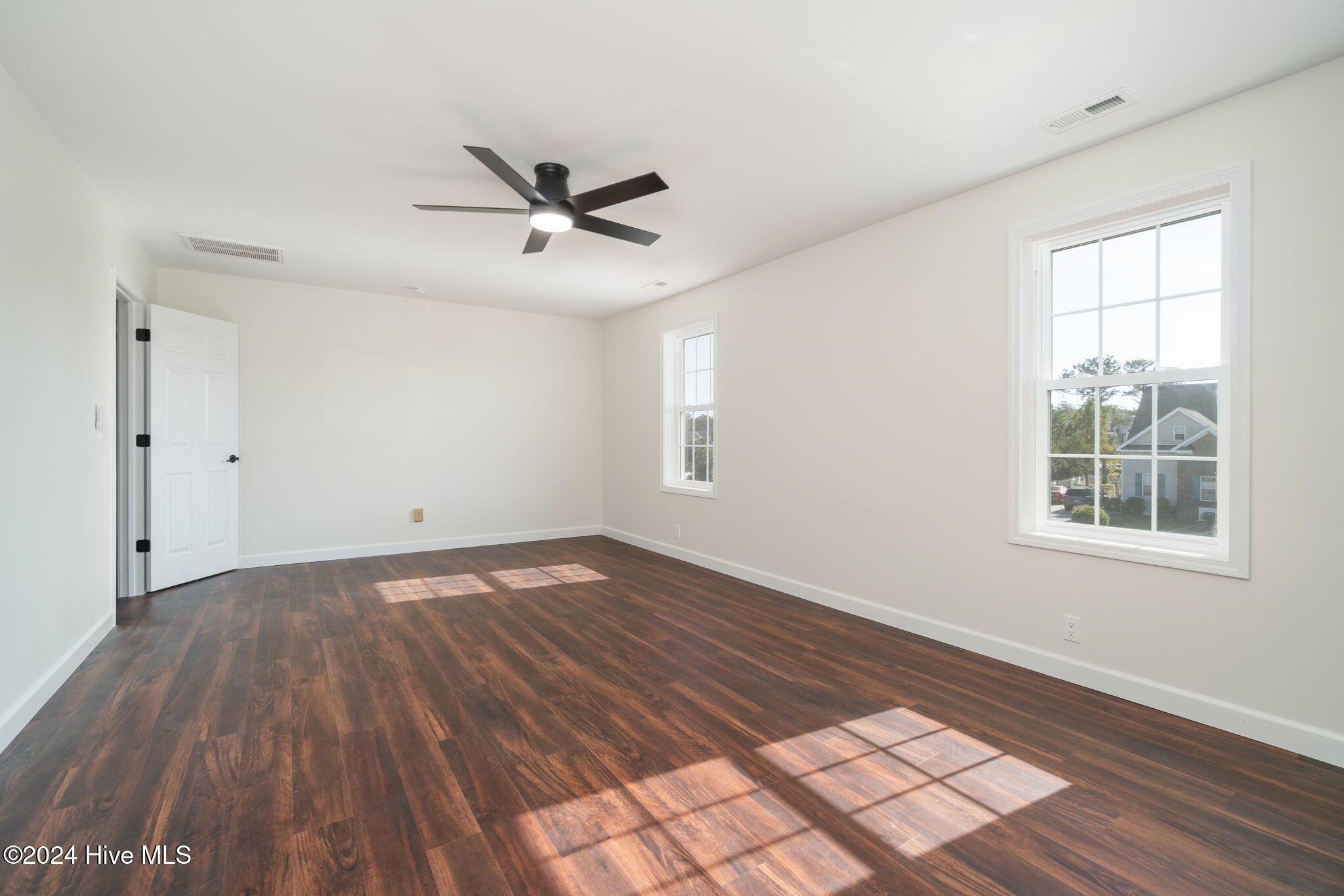 1602 Razorbill Court Morehead City, NC 28557 - Photo 26 of 62 One of two primary suites