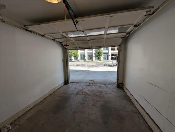 $1,595 | 2921 Shelby Avenue, Dallas, TX 75219