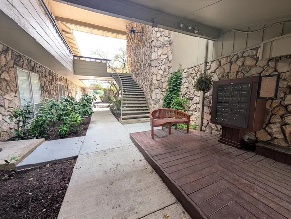 $1,595 | 2921 Shelby Avenue, Dallas, TX 75219