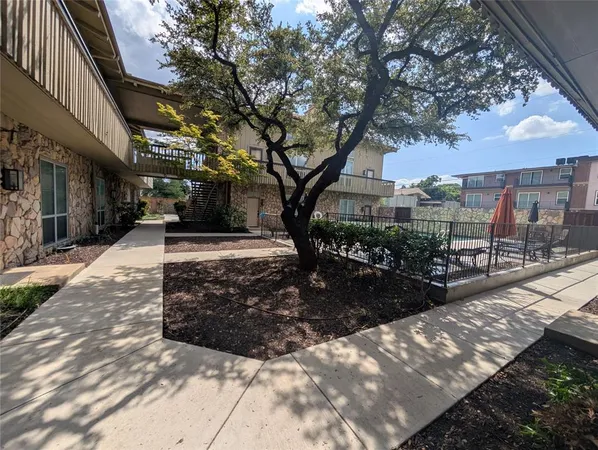 $1,595 | 2921 Shelby Avenue, Dallas, TX 75219