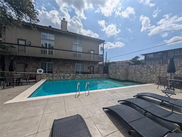 $1,595 | 2921 Shelby Avenue, Dallas, TX 75219