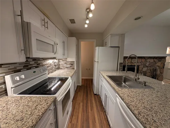 $1,595 | 2921 Shelby Avenue, Dallas, TX 75219