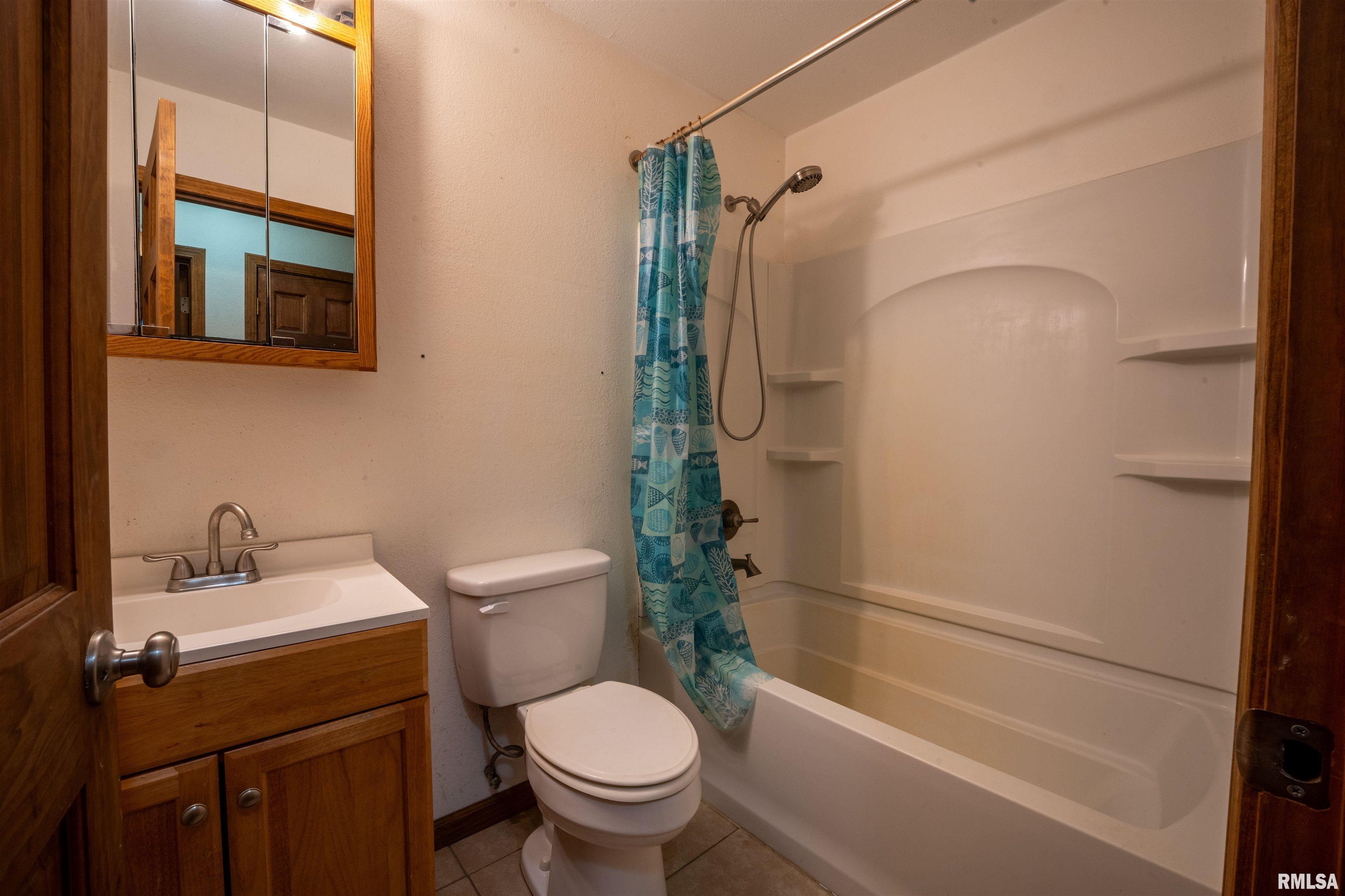 215 West Valleyview Drive Canton, IL 61520 - Photo 13 of 17