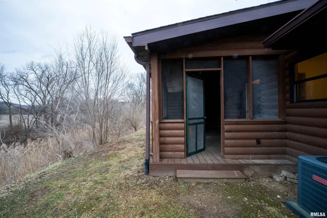 $149,900 | 215 West Valleyview Drive, Canton, IL 61520