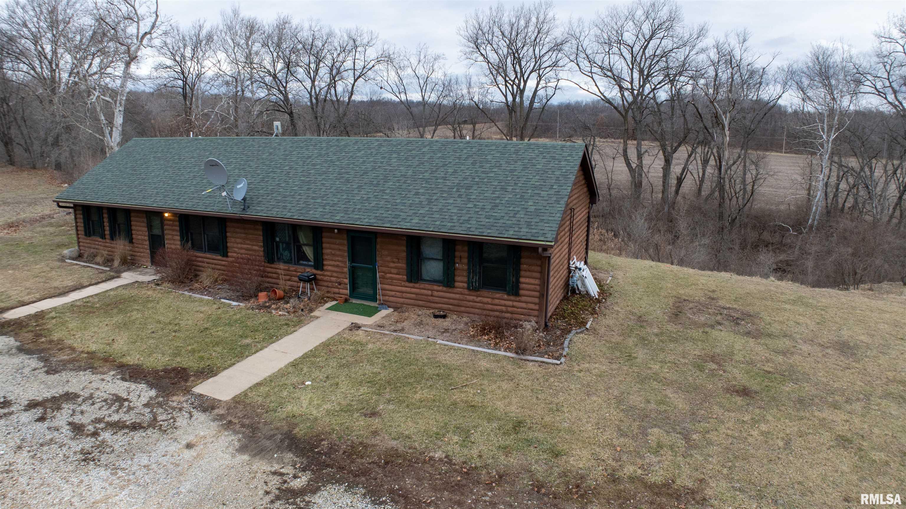 215 West Valleyview Drive Canton, IL 61520 - Photo 2 of 17