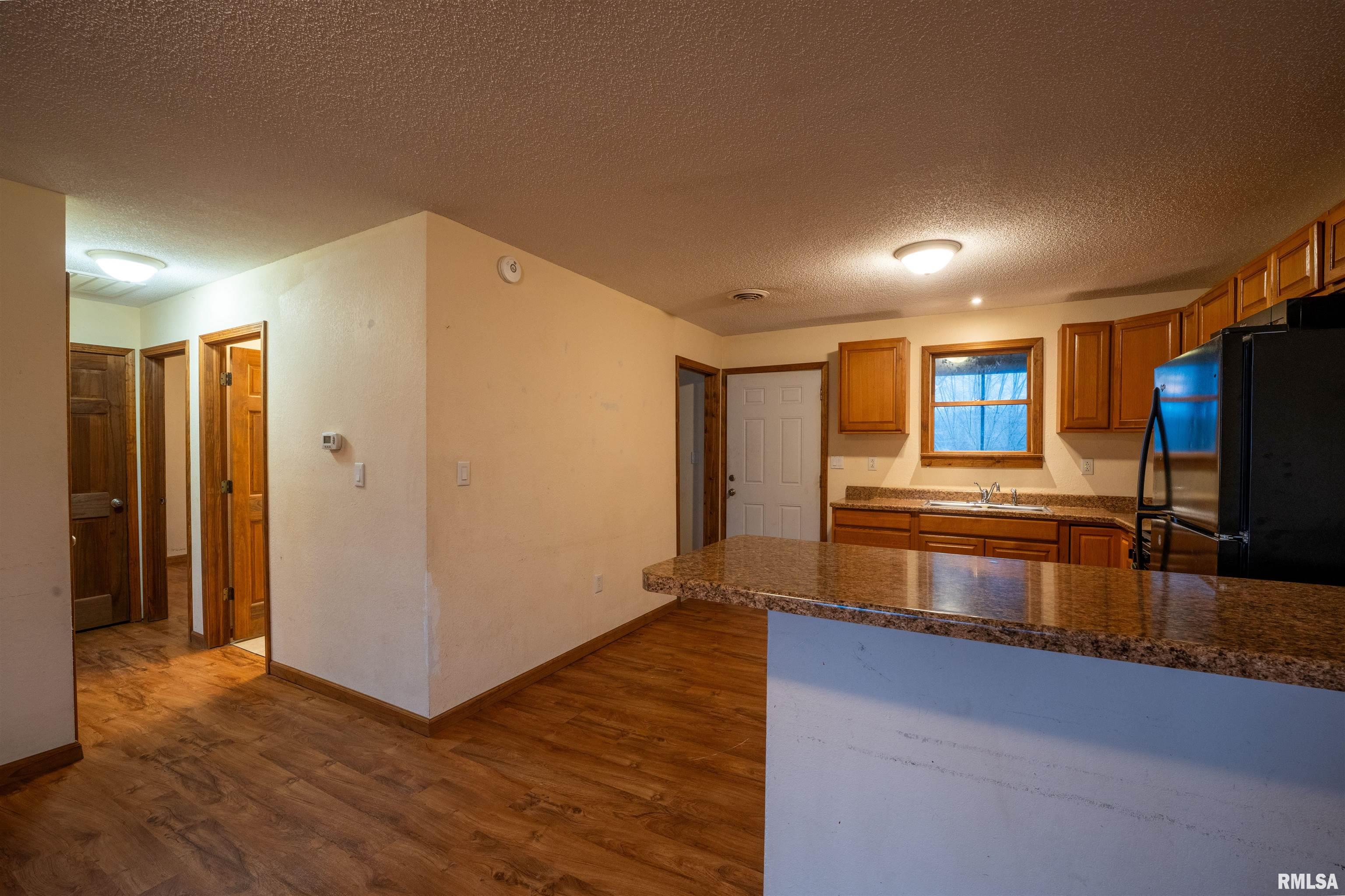 215 West Valleyview Drive Canton, IL 61520 - Photo 10 of 17