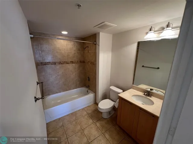 $2,900 | 511 Southeast 5th Avenue, Unit 911, Fort Lauderdale, FL 33301