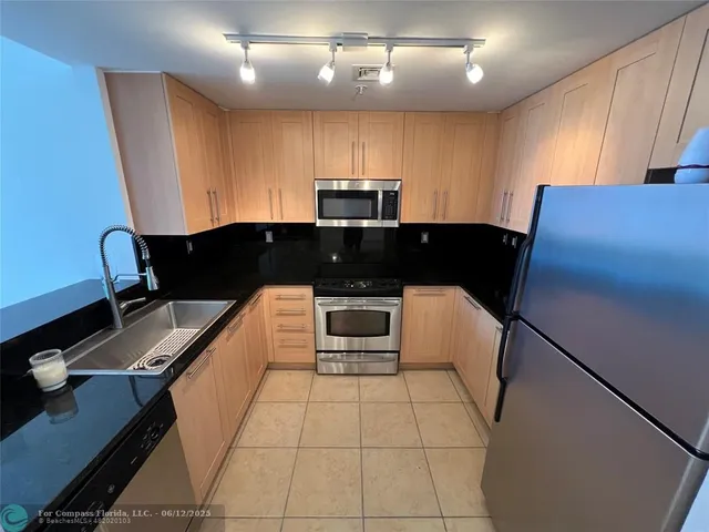 $2,900 | 511 Southeast 5th Avenue, Unit 911, Fort Lauderdale, FL 33301