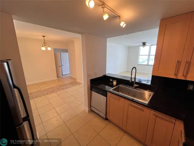 $2,900 | 511 Southeast 5th Avenue, Unit 911, Fort Lauderdale, FL 33301