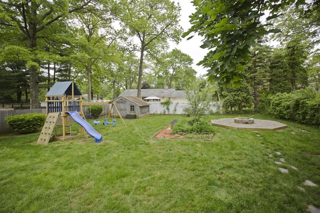 109 Sierra Vista Road Springfield, MA 01128 - Photo 16 of 17 Gallery Image 16