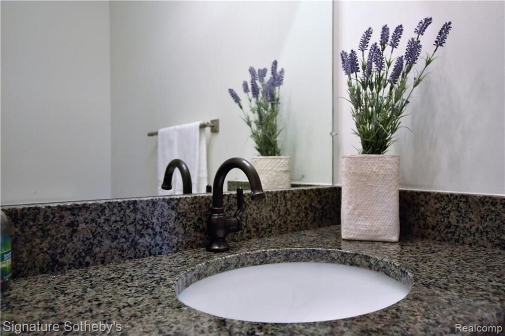 1907 Allenway Court, Unit 99 Rochester Hills, MI 48309 - Photo 4 of 20