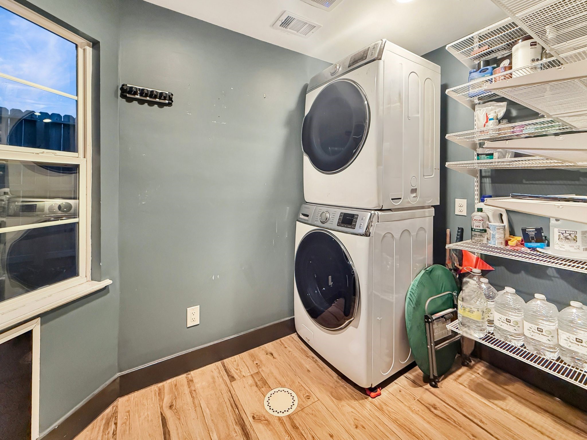 4521 Maple Street Bellaire, TX 77401 - Photo 19 of 36 Large laundry room, with a window to see driveway.