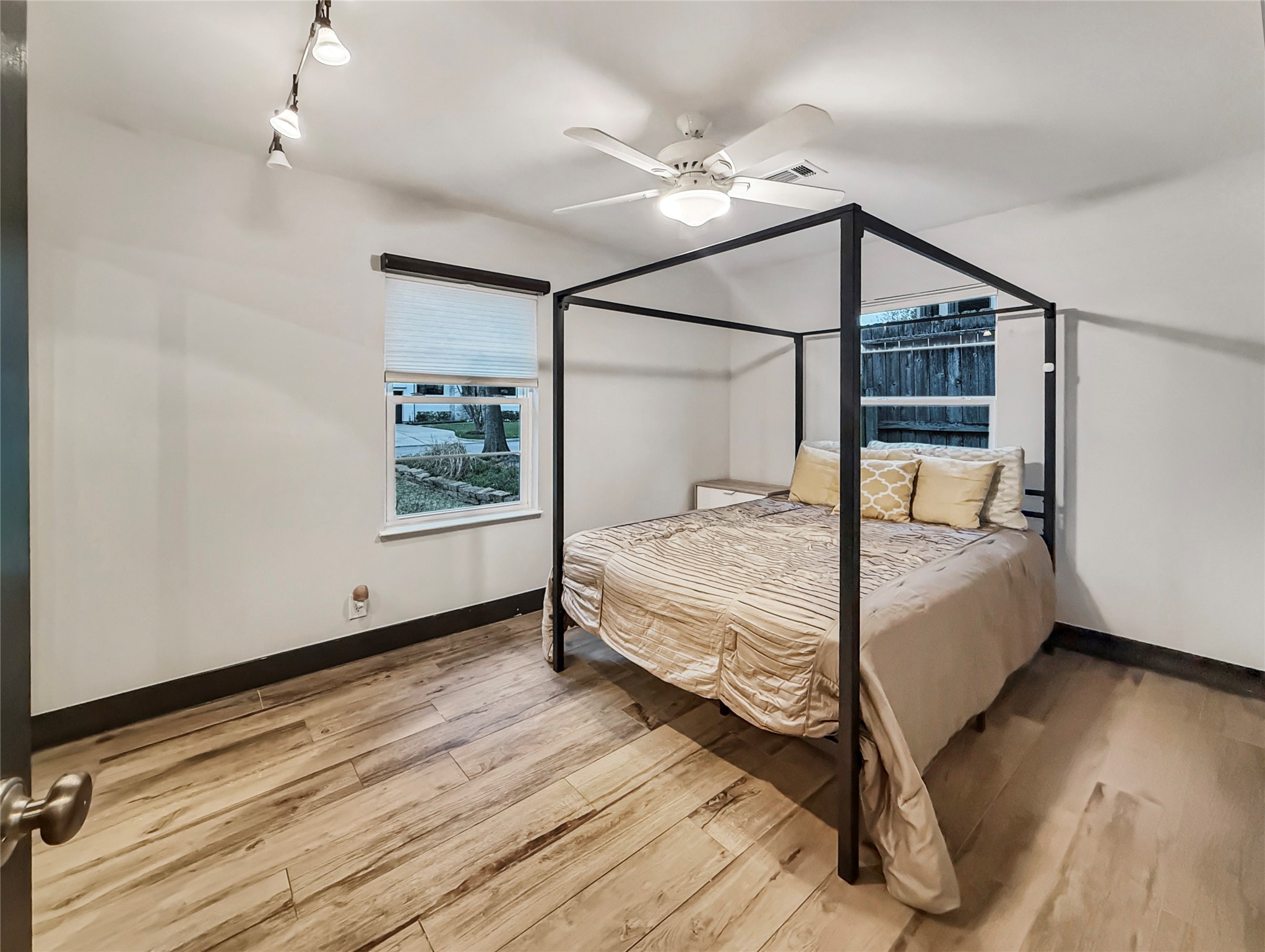 4521 Maple Street Bellaire, TX 77401 - Photo 20 of 36 Guest bedroom with plenty of natural light.