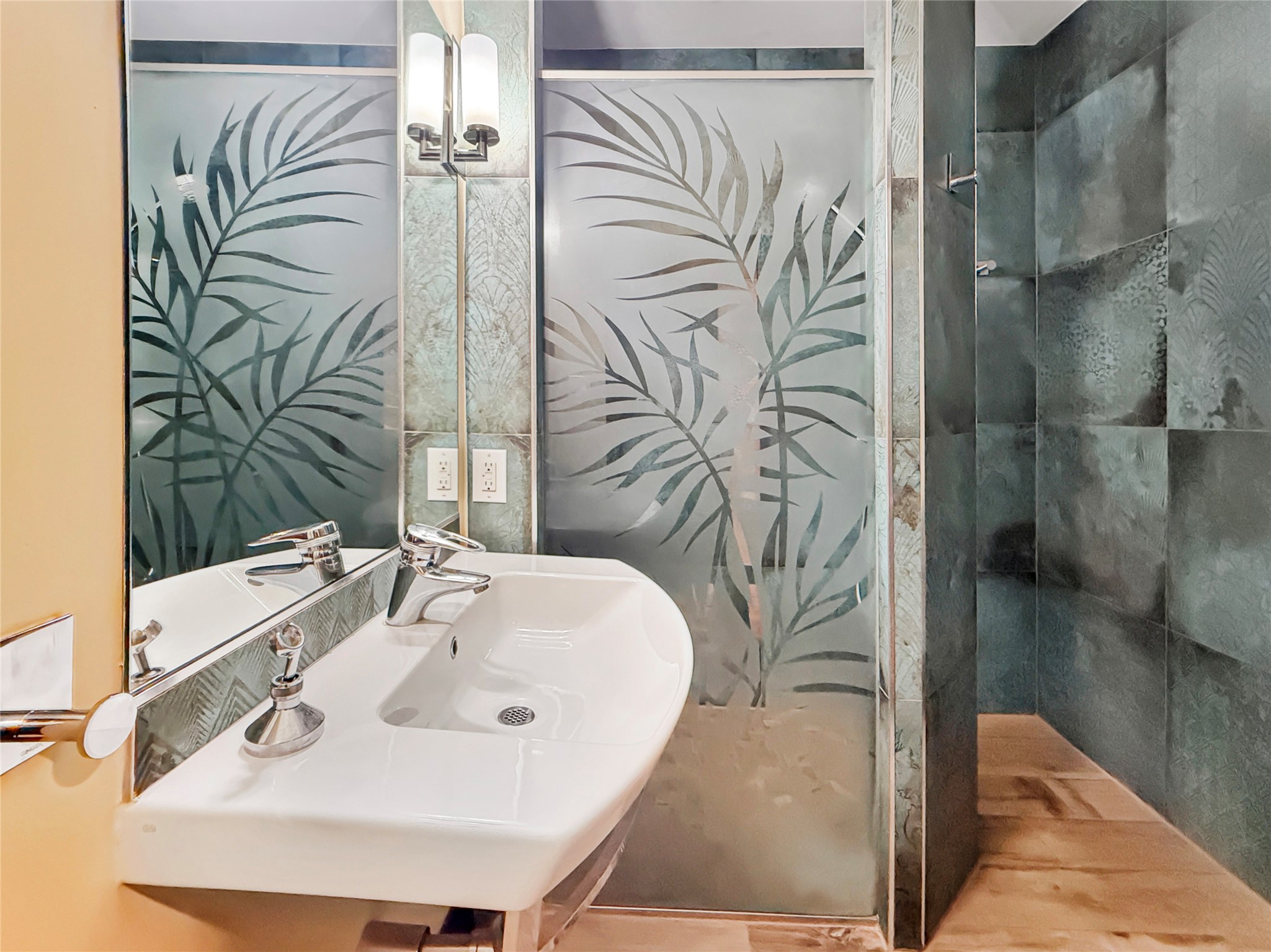 4521 Maple Street Bellaire, TX 77401 - Photo 21 of 36 Guest bathroom, with a tropical feel.