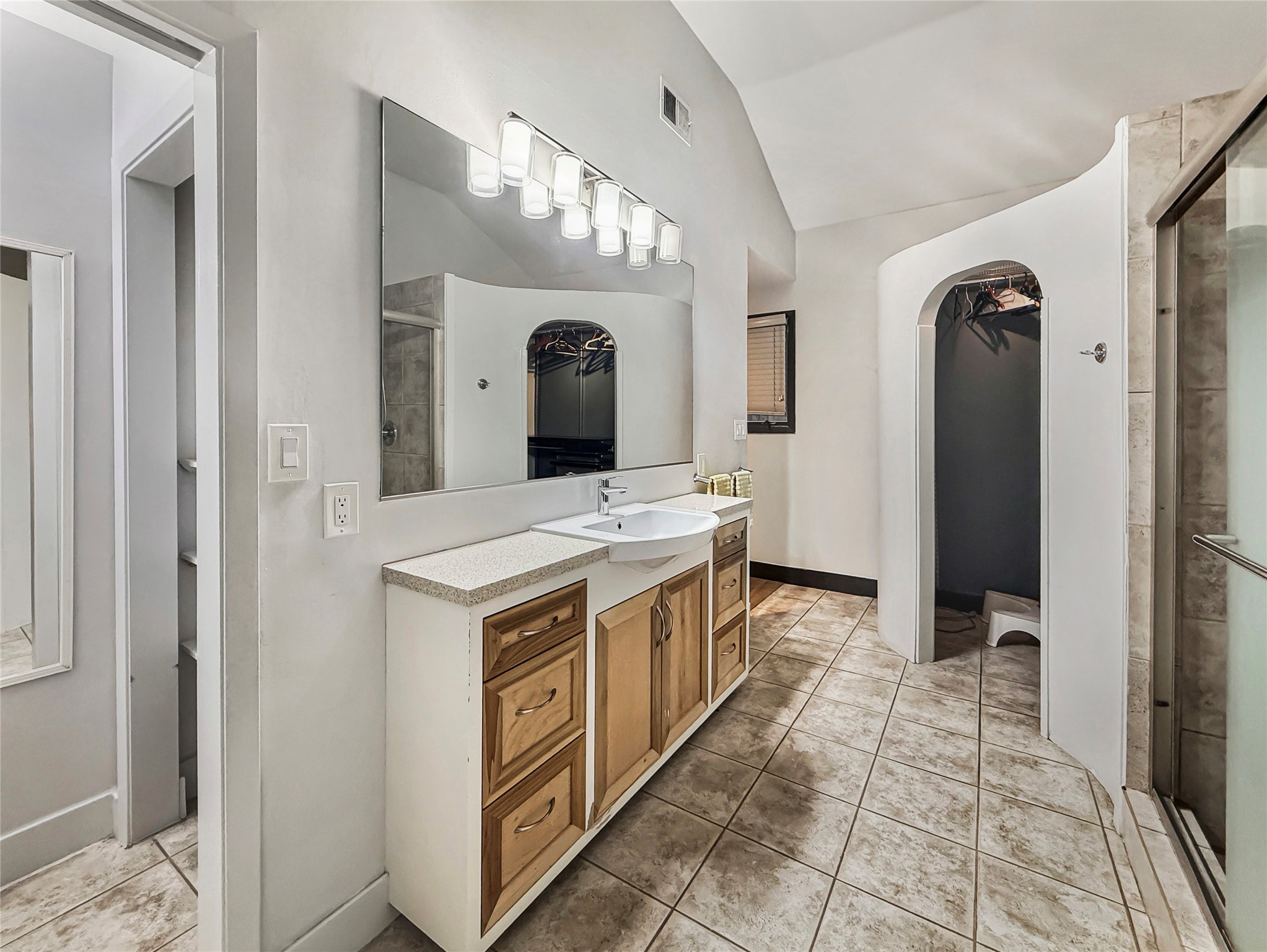 4521 Maple Street Bellaire, TX 77401 - Photo 25 of 36 Another view showcasing the custom wood cabinetry.