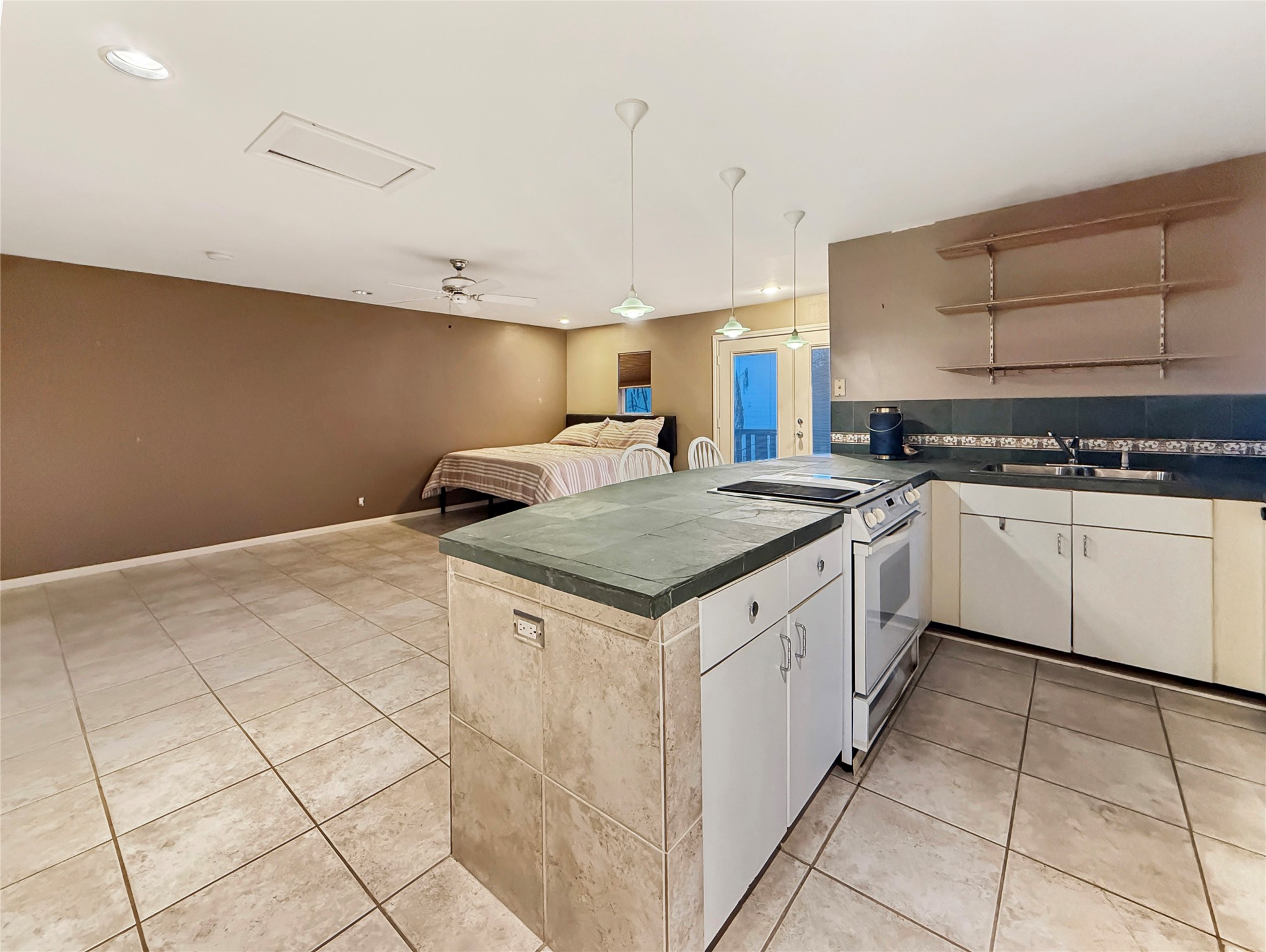 4521 Maple Street Bellaire, TX 77401 - Photo 32 of 36 Versatile guest quarters featuring a full kitchenette, generous tile flooring, and flexible space for bedroom and lounge setup.