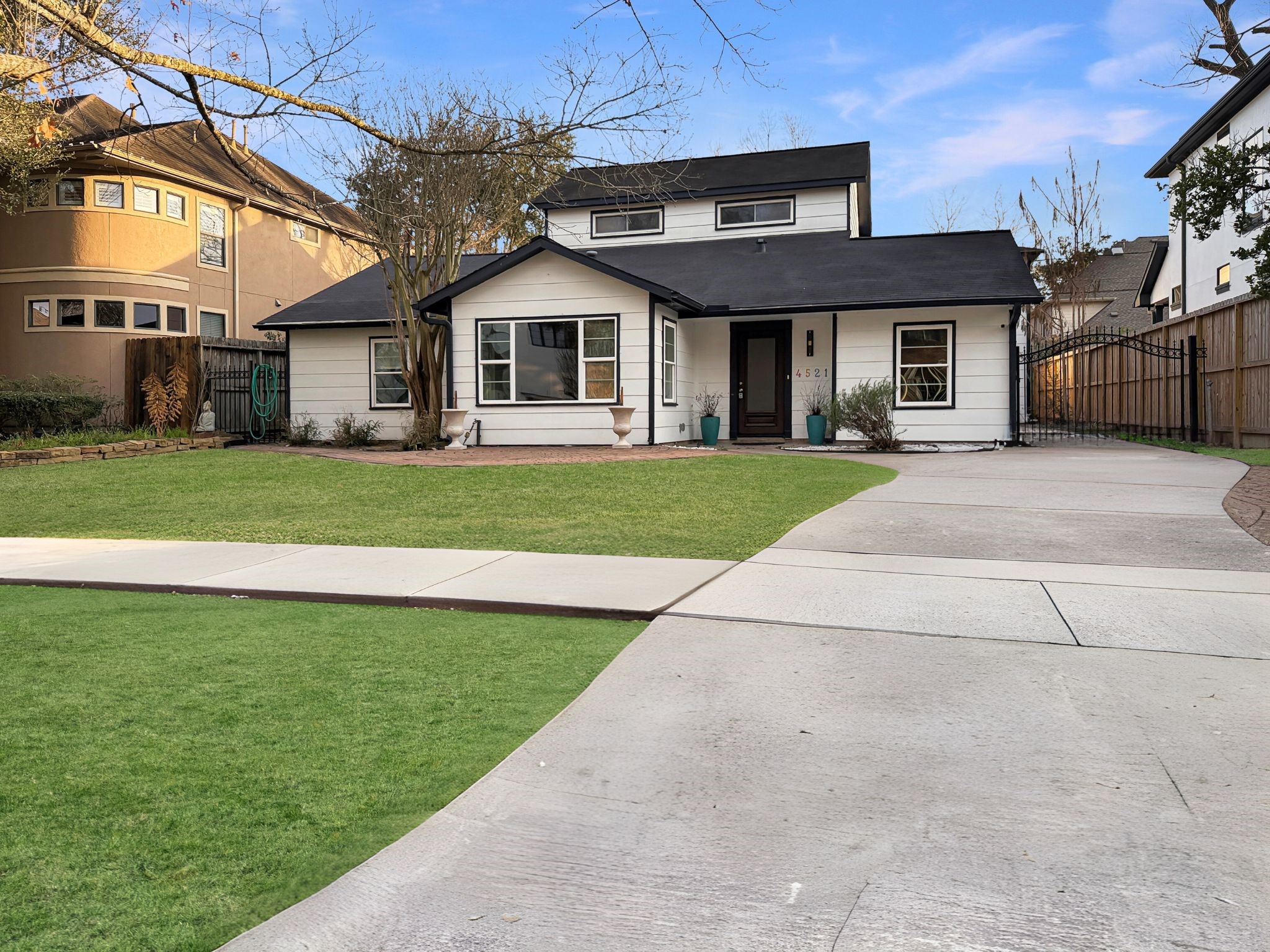 4521 Maple Street Bellaire, TX 77401 - Photo 35 of 36 Curbside view of home.