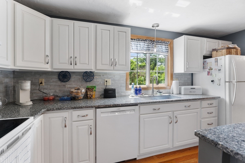 3 Pudding Street Uxbridge, MA 01569 - Photo 11 of 42