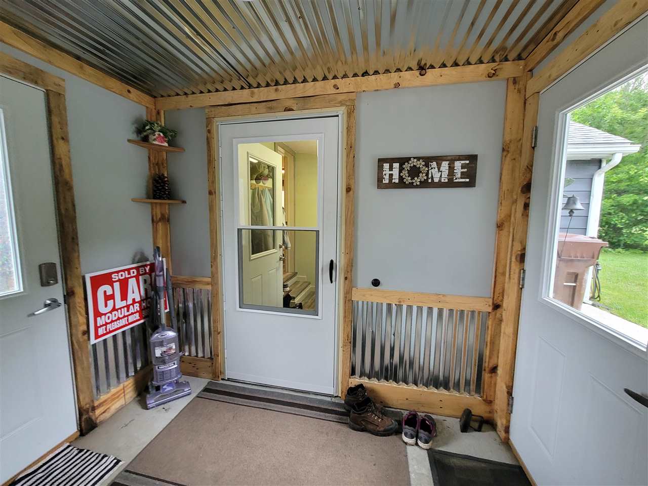 10210 West Frances Road Flushing, MI 48433 - Photo 7 of 46 Breezeway