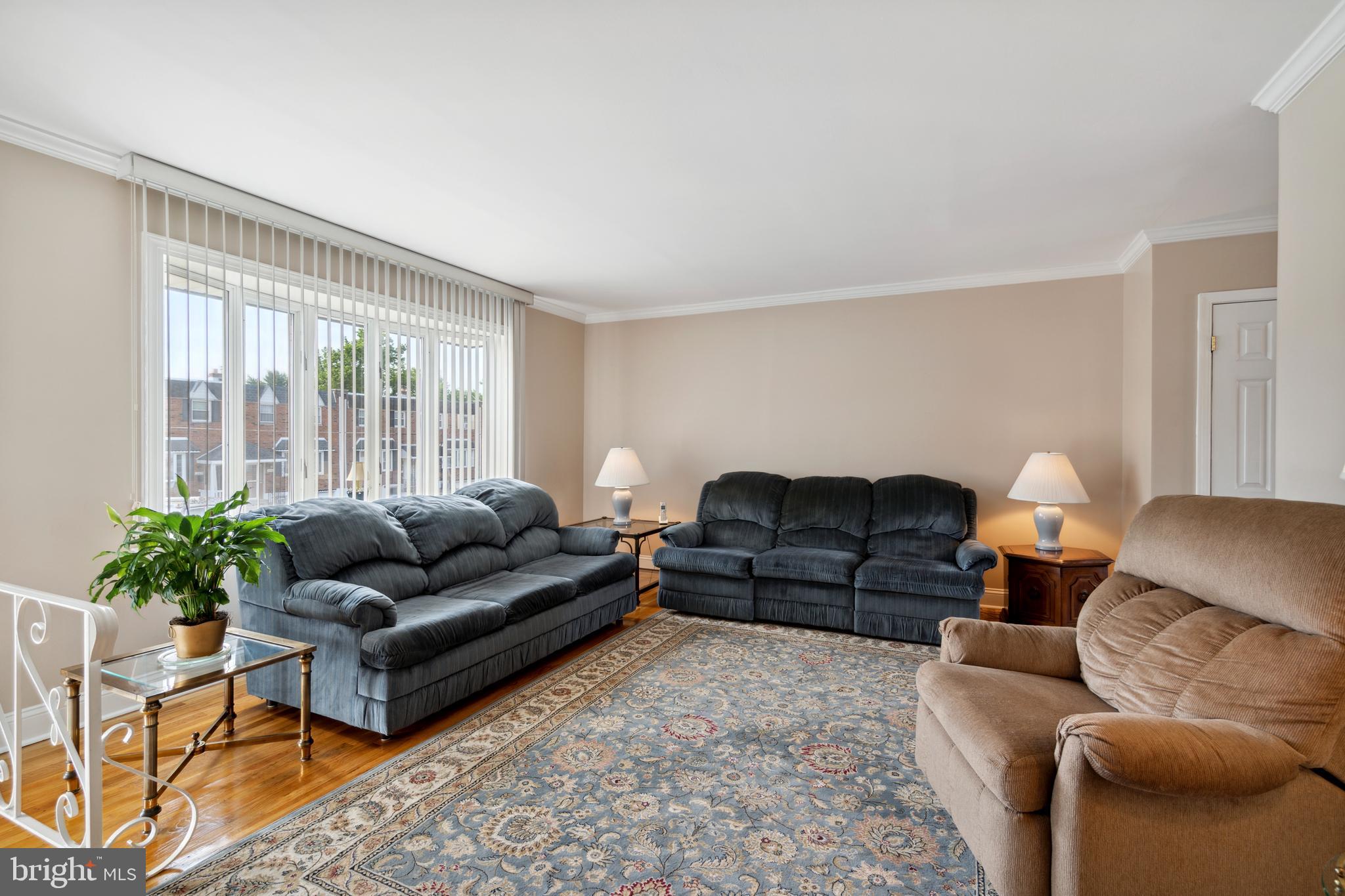12406 Rambler Road Philadelphia, PA 19154 - Photo 4 of 25 Living Room