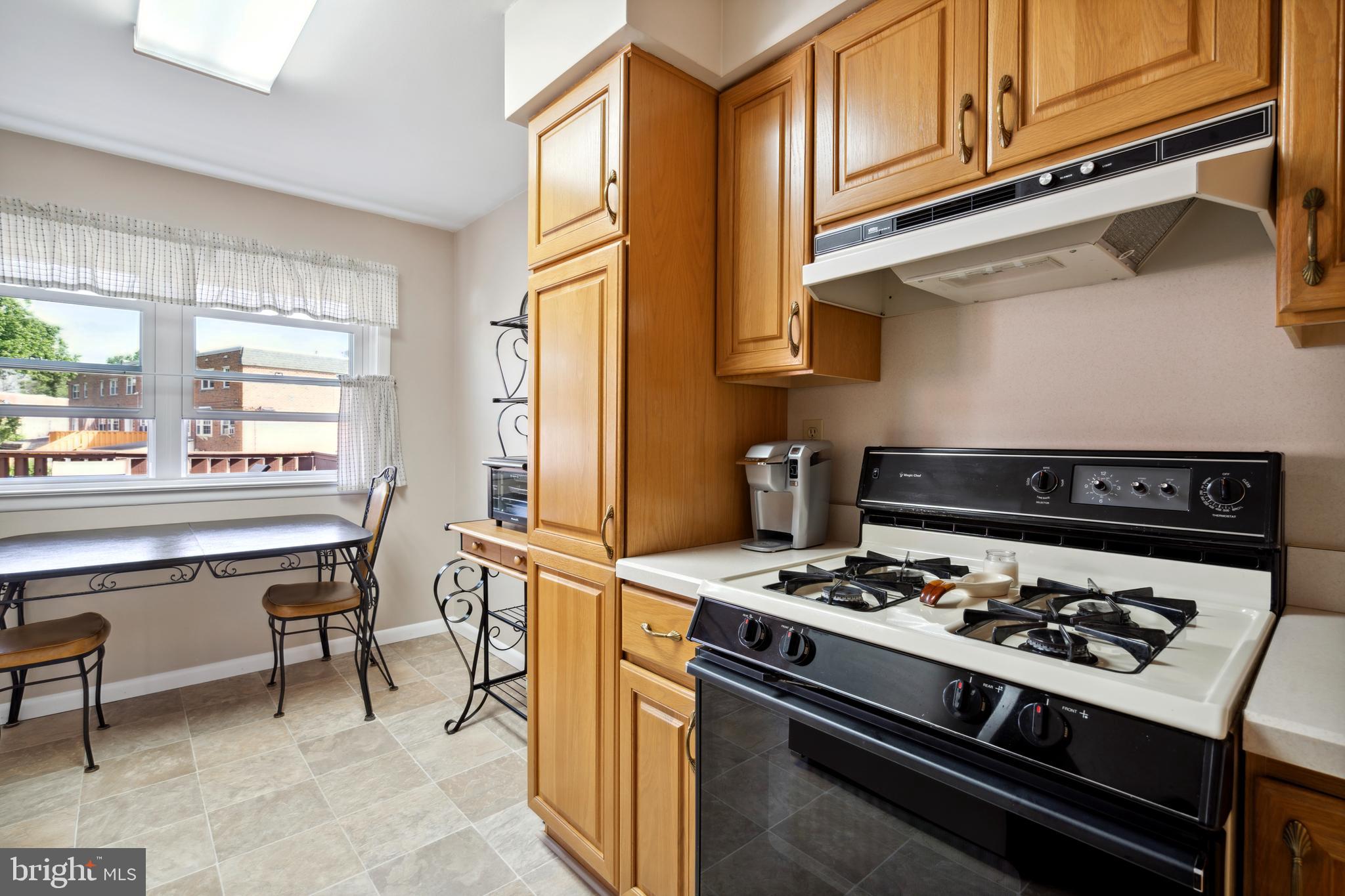 12406 Rambler Road Philadelphia, PA 19154 - Photo 9 of 25 Kitchen