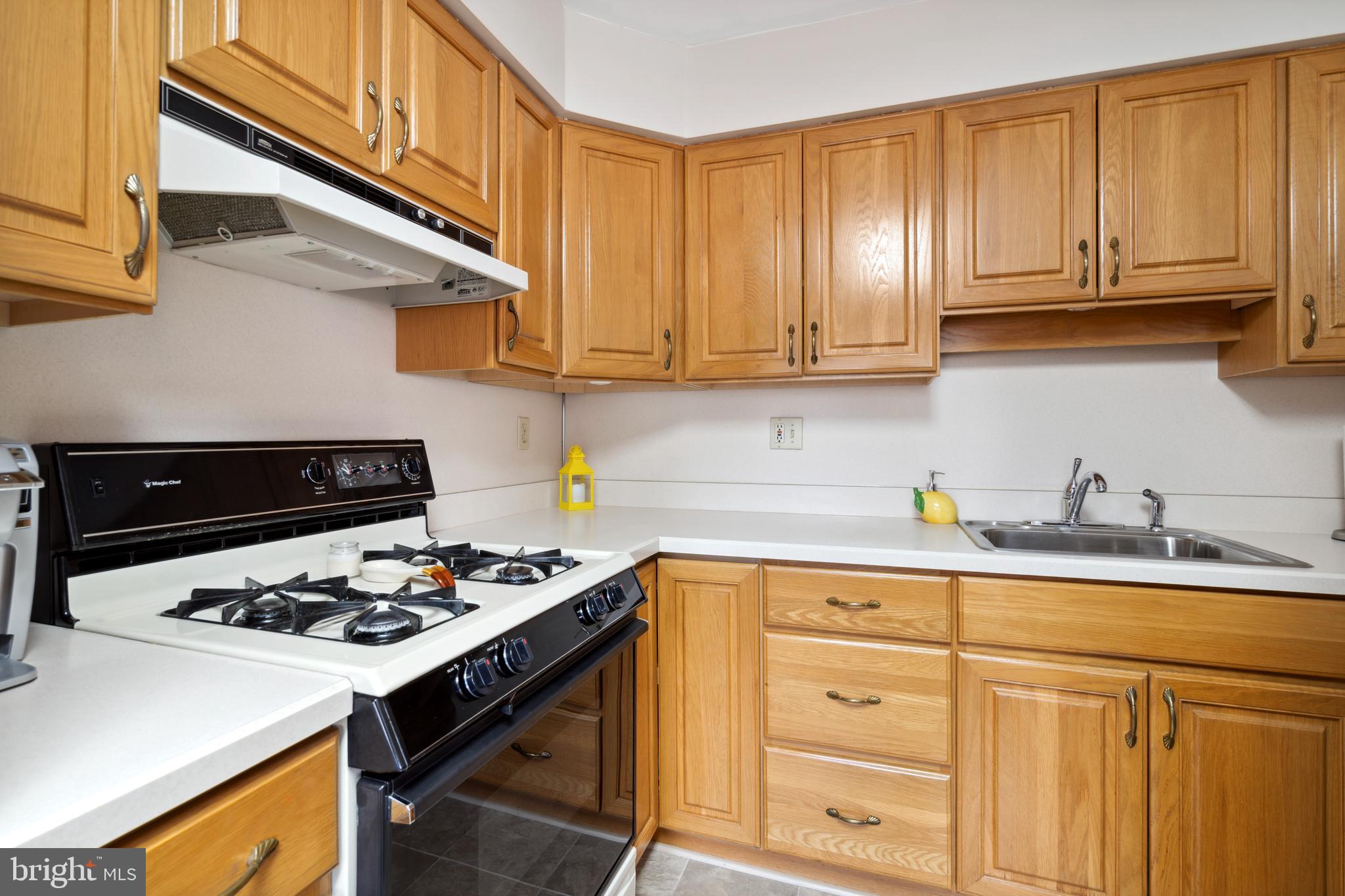 12406 Rambler Road Philadelphia, PA 19154 - Photo 10 of 25 Kitchen