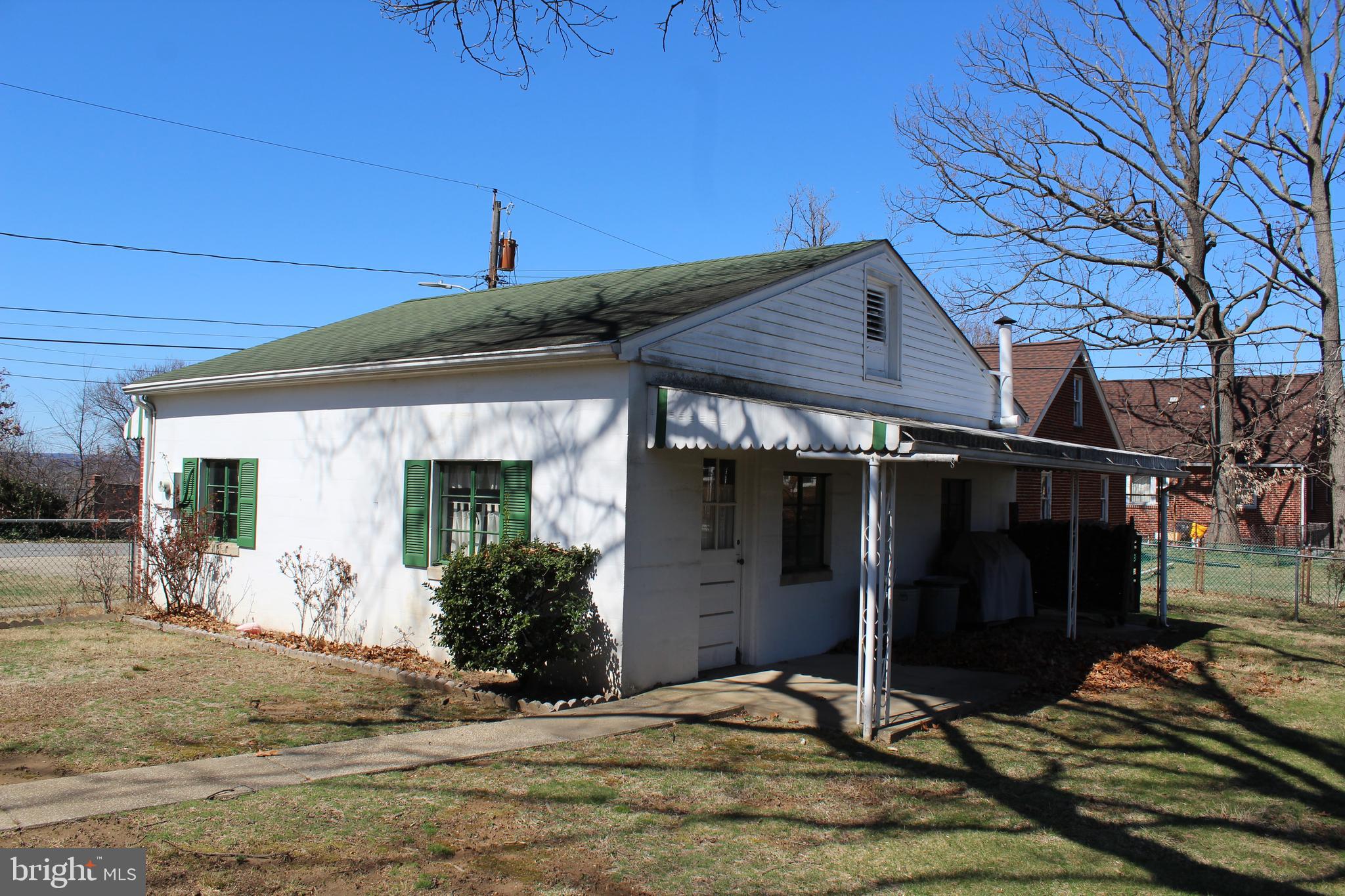 112 17th Avenue Baltimore, MD 21225 - Photo 34 of 40 a view of a house with a patio