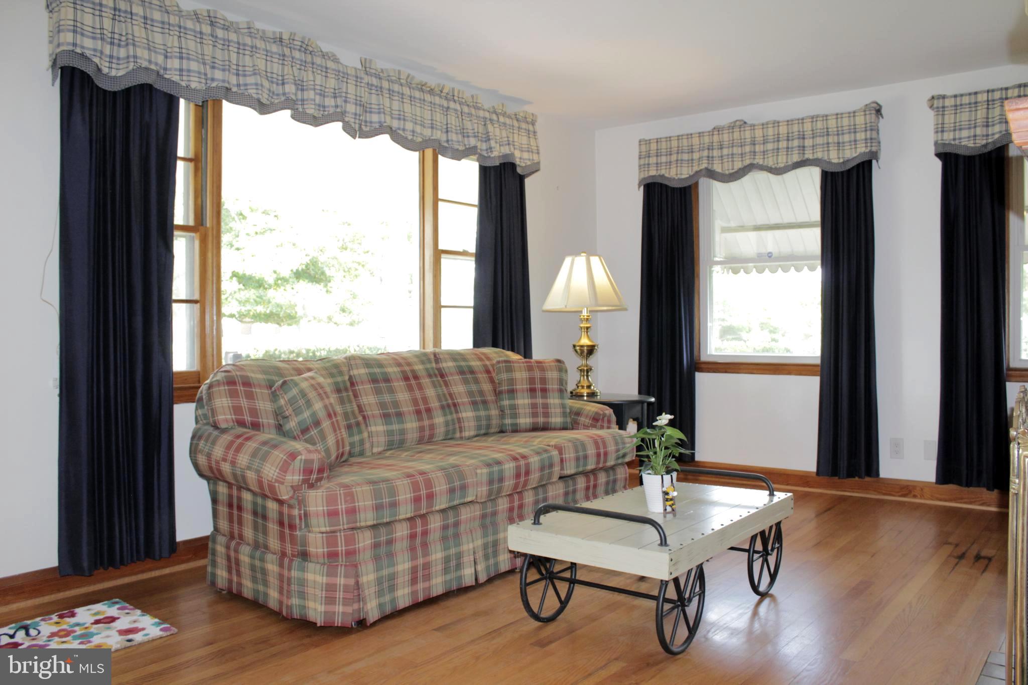 112 17th Avenue Baltimore, MD 21225 - Photo 10 of 40 a living room with furniture and a window