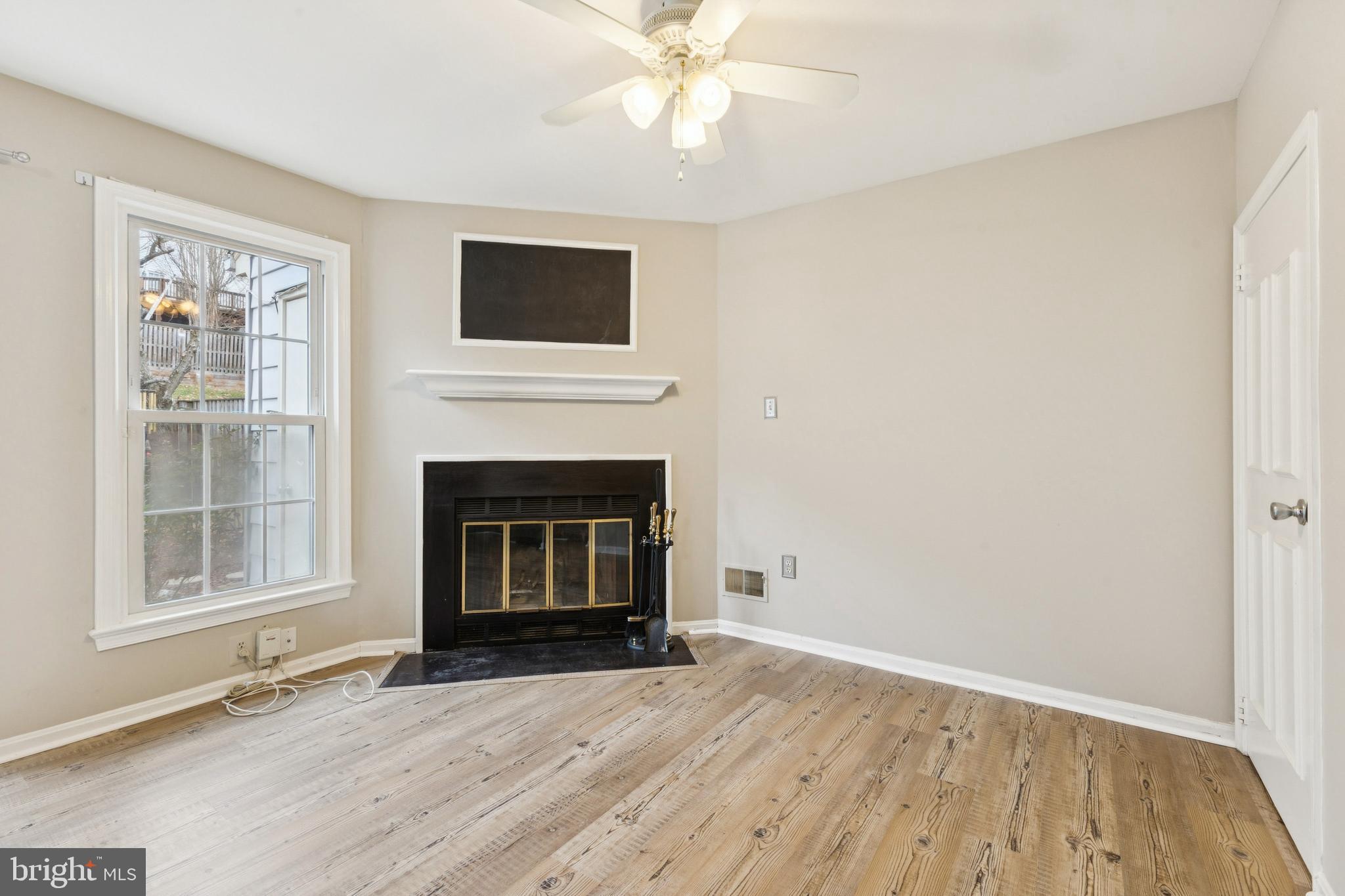 7420 Houndsbury Court Alexandria, VA 22315 - Photo 12 of 34 FAMILY ROOM