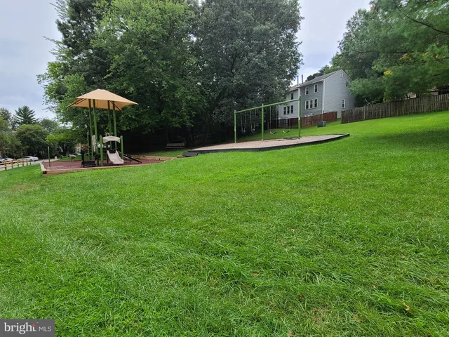 $2,800 | 7420 Houndsbury Court, Alexandria, VA 22315