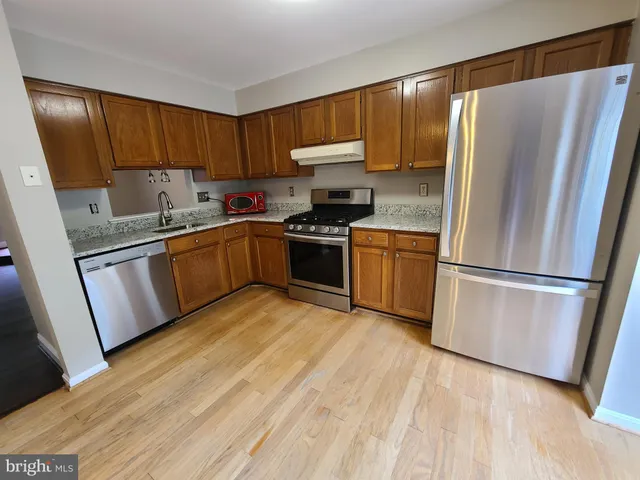 $2,800 | 7420 Houndsbury Court, Alexandria, VA 22315