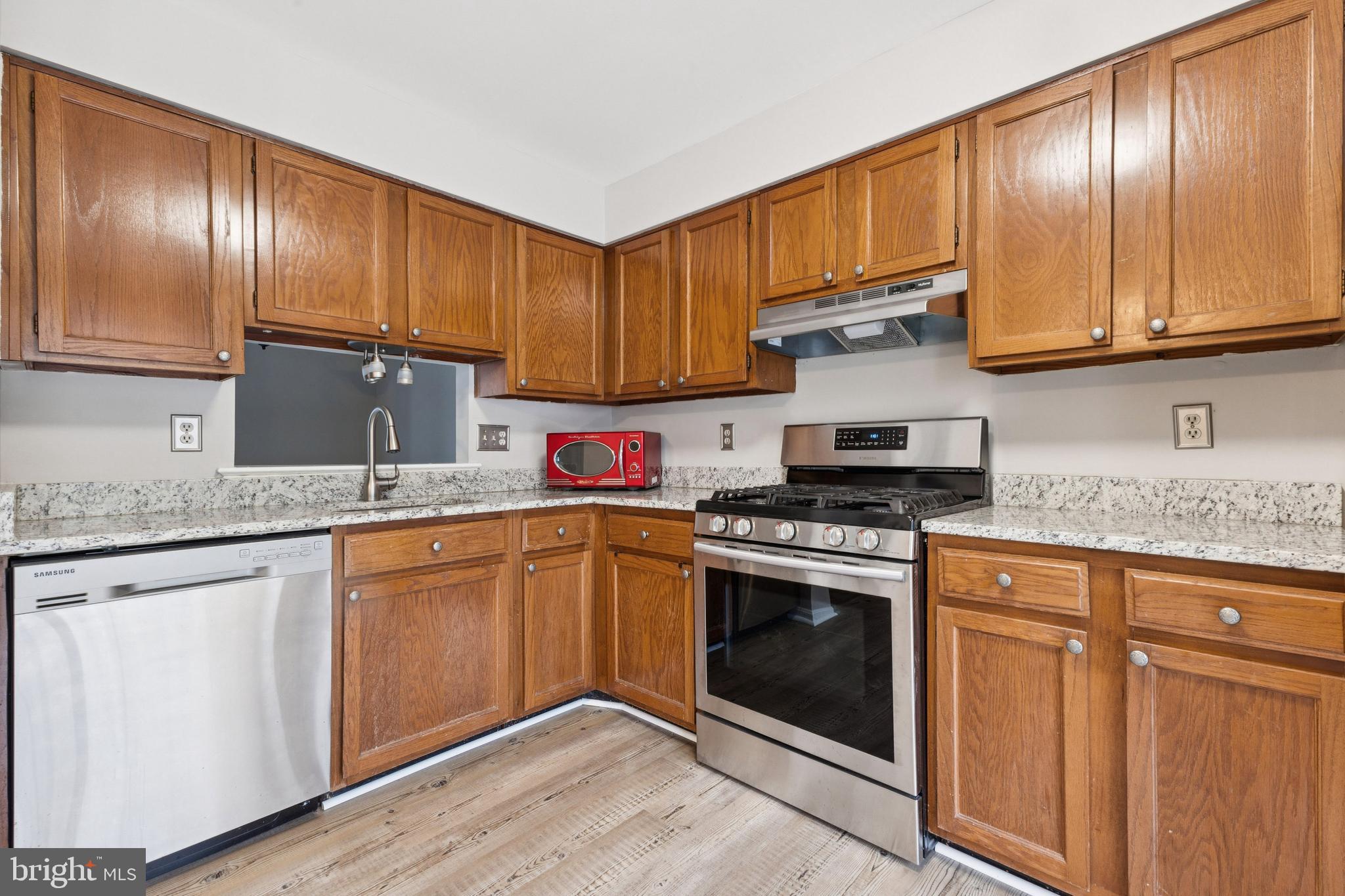 7420 Houndsbury Court Alexandria, VA 22315 - Photo 8 of 34 KITCHEN