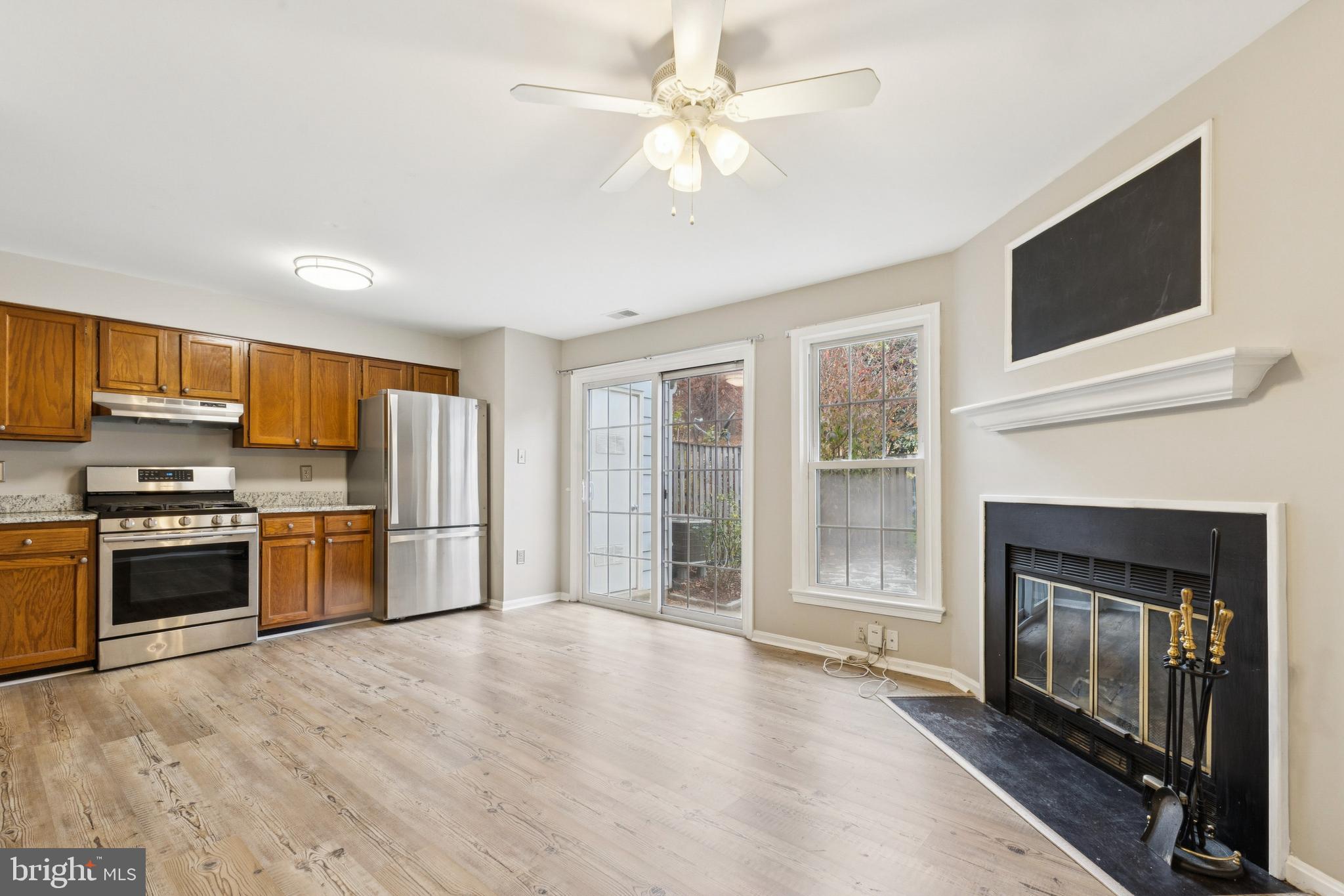 7420 Houndsbury Court Alexandria, VA 22315 - Photo 10 of 34 KITCHEN * FAM ROOM