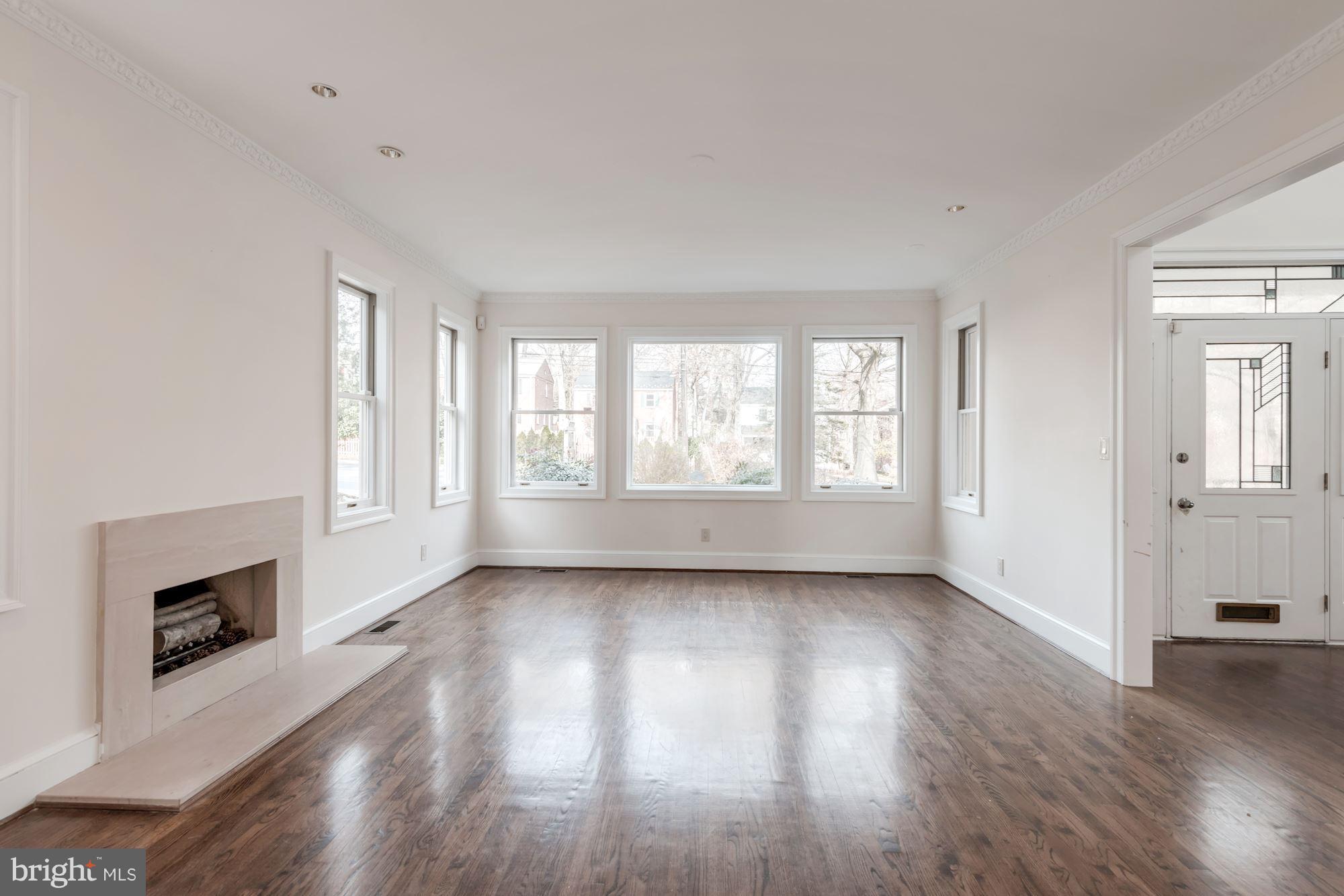 3006 Military Road Northwest Washington, DC 20015 - Photo 8 of 30 Living Room