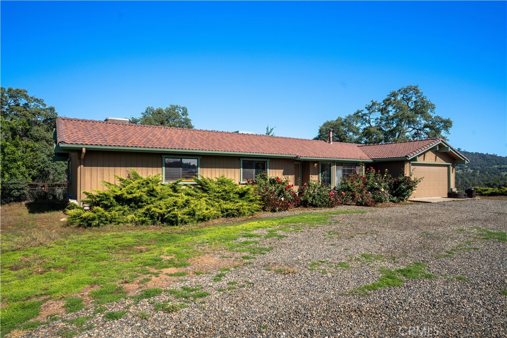 3729 Ben Hur Road Mariposa, CA 95338 - Photo 35 of 57 a front view of a house with a yard