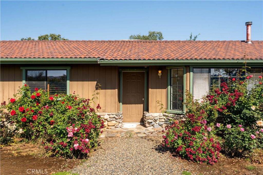 3729 Ben Hur Road Mariposa, CA 95338 - Photo 36 of 57 a front view of a house with flowers
